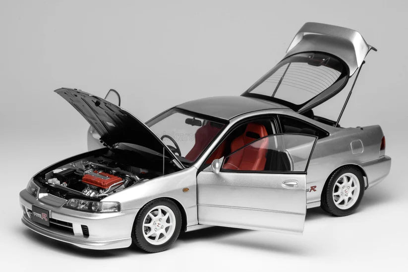 MotorHelix 1:18 Honda Integra DC2 Type-R (Pre-Facelift) in Vouge Silver Metallic