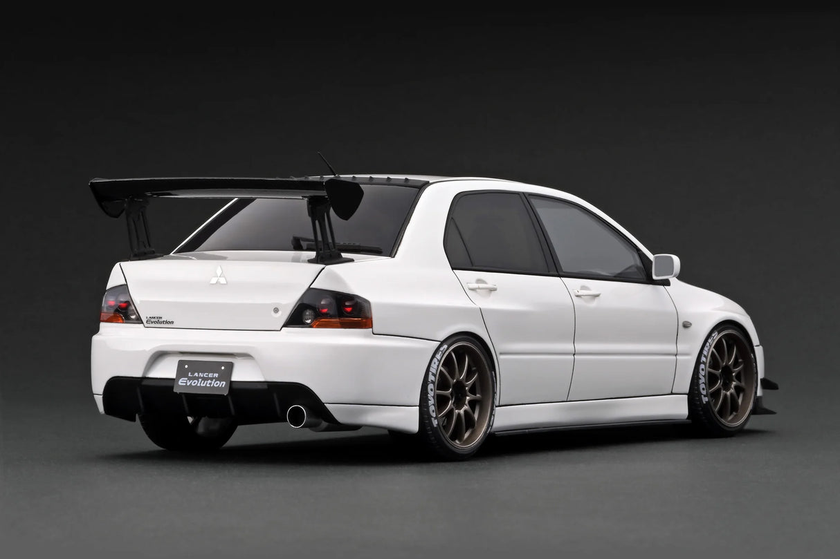 Ignition Model 1:18 Mitsubishi Lancer Evolution IX (CT9A) in White with NO ENGINE DISPLAY!