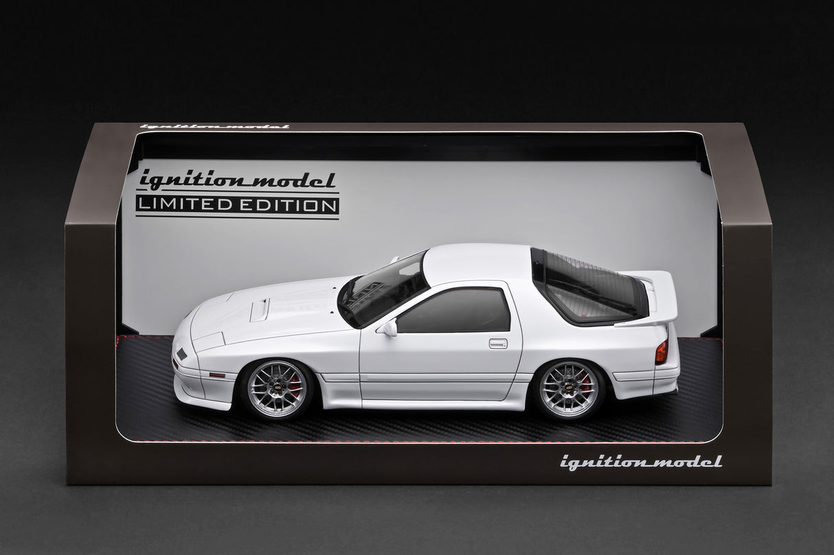 *PREORDER* Ignition Model 1:18 Mazda RX-7 Savanna Infini (FC3S) in White with Engine Display