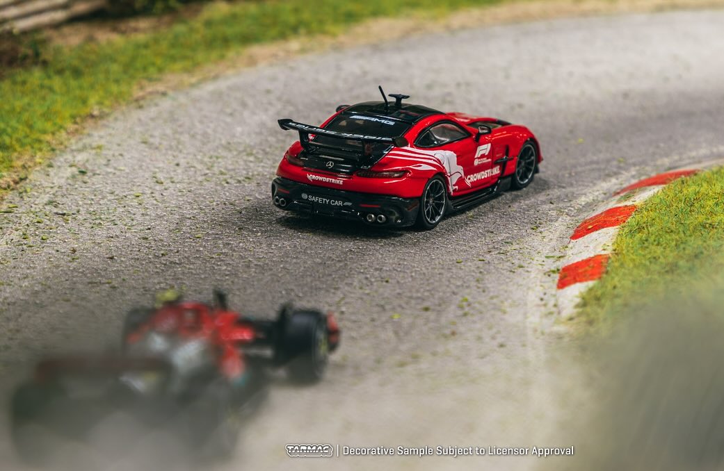 Tarmac Works 1:64 Mercedes-Benz AMG GT Black Series Safety Car in Red