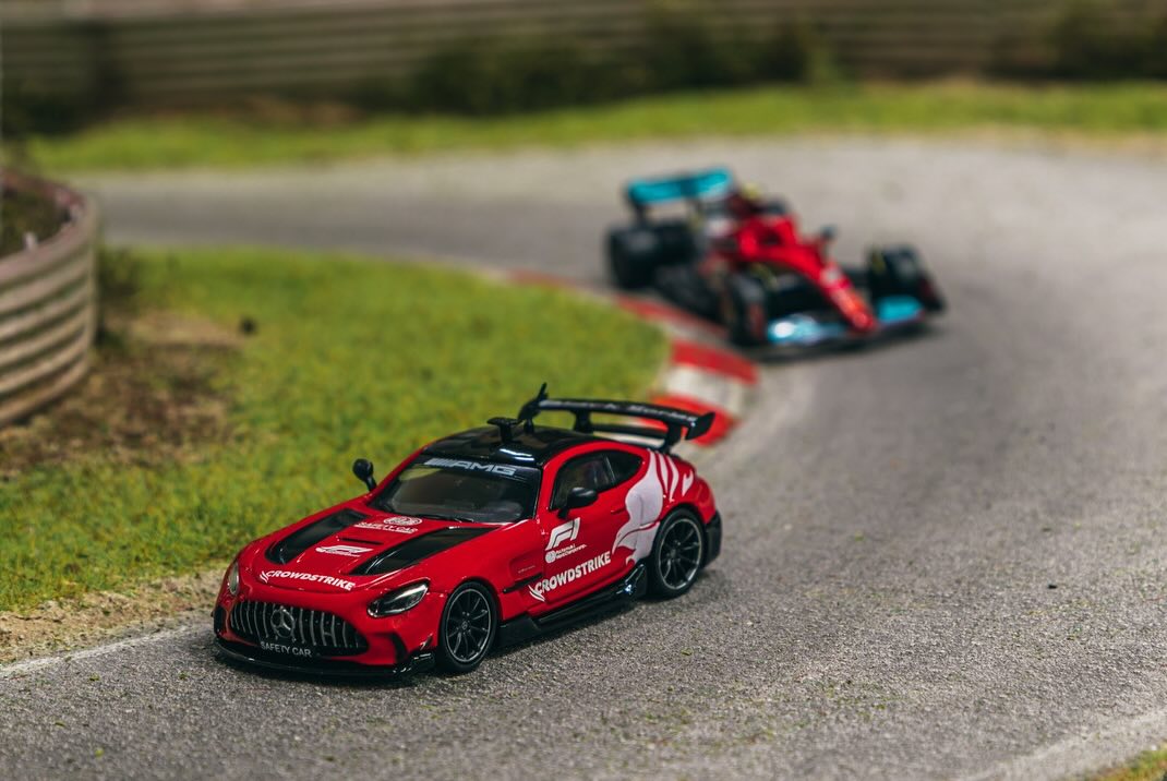 Tarmac Works 1:64 Mercedes-Benz AMG GT Black Series Safety Car in Red