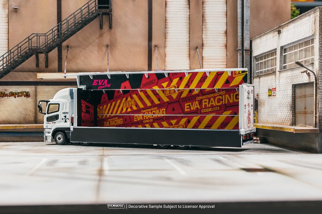 Tarmac Works 1:64 Mitsubishi Fuso Super Great EVA Racing Transporter