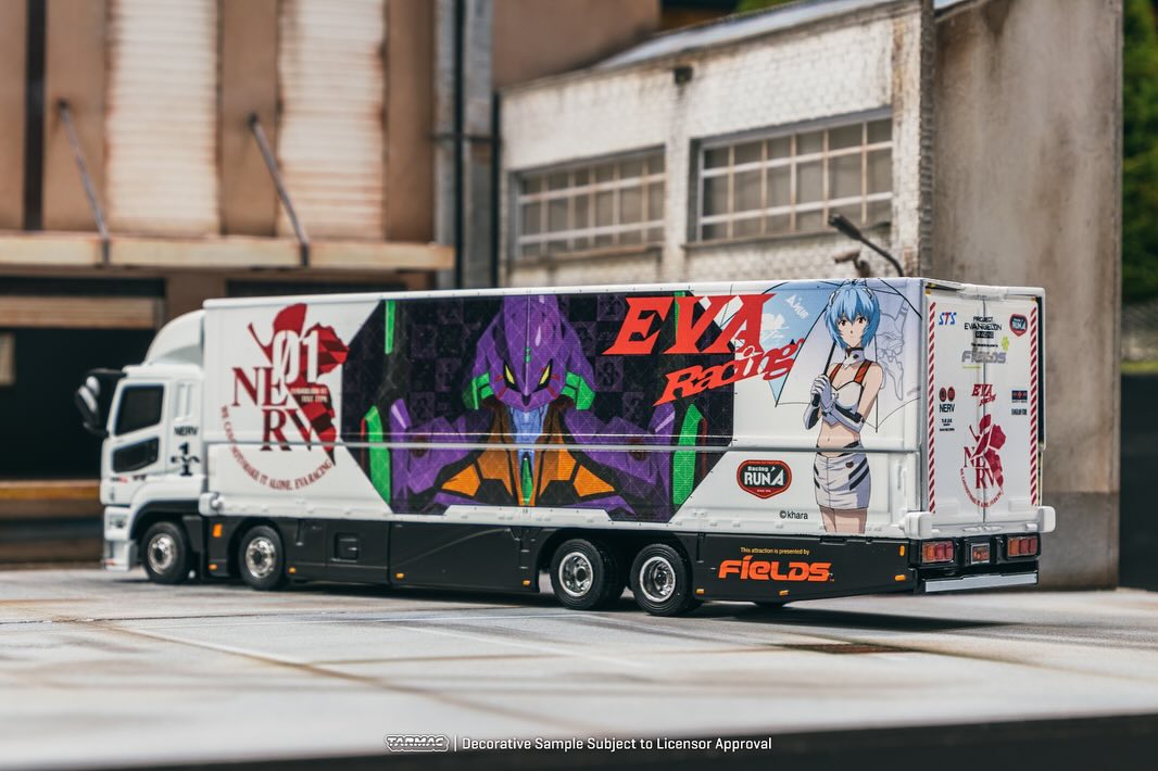 Tarmac Works 1:64 Mitsubishi Fuso Super Great EVA Racing Transporter