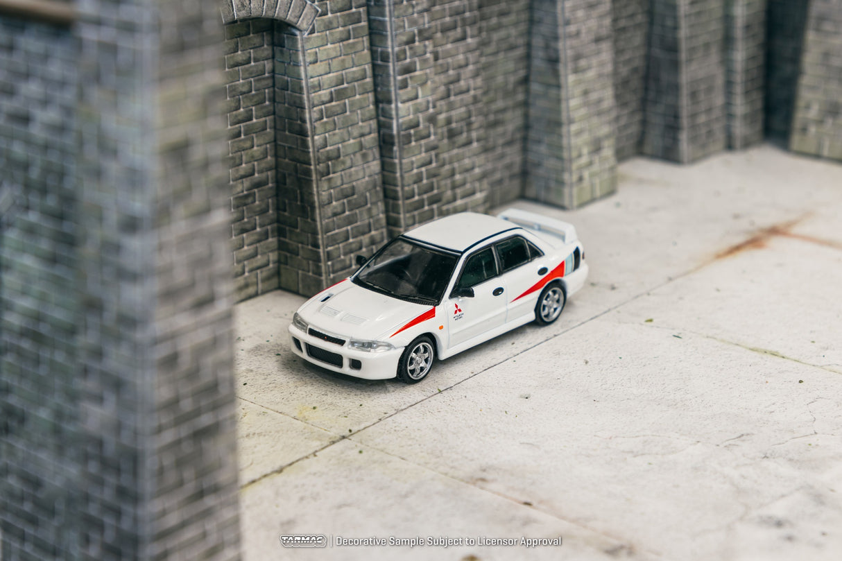 Tarmac Works 1/64 Mitsubishi Lancer GSR Evolution III in White