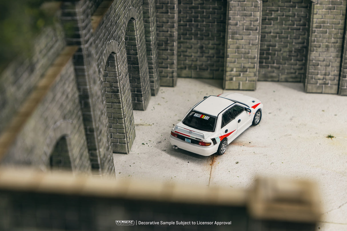 Tarmac Works 1/64 Mitsubishi Lancer GSR Evolution III in White