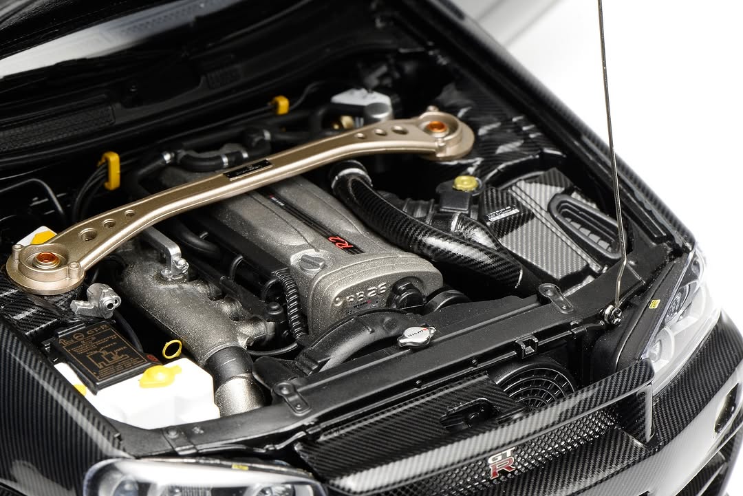 *PREORDER* MotorHelix 1:18 Nissan Skyline GT-R (R34) Customized Version - Carbon Fiber