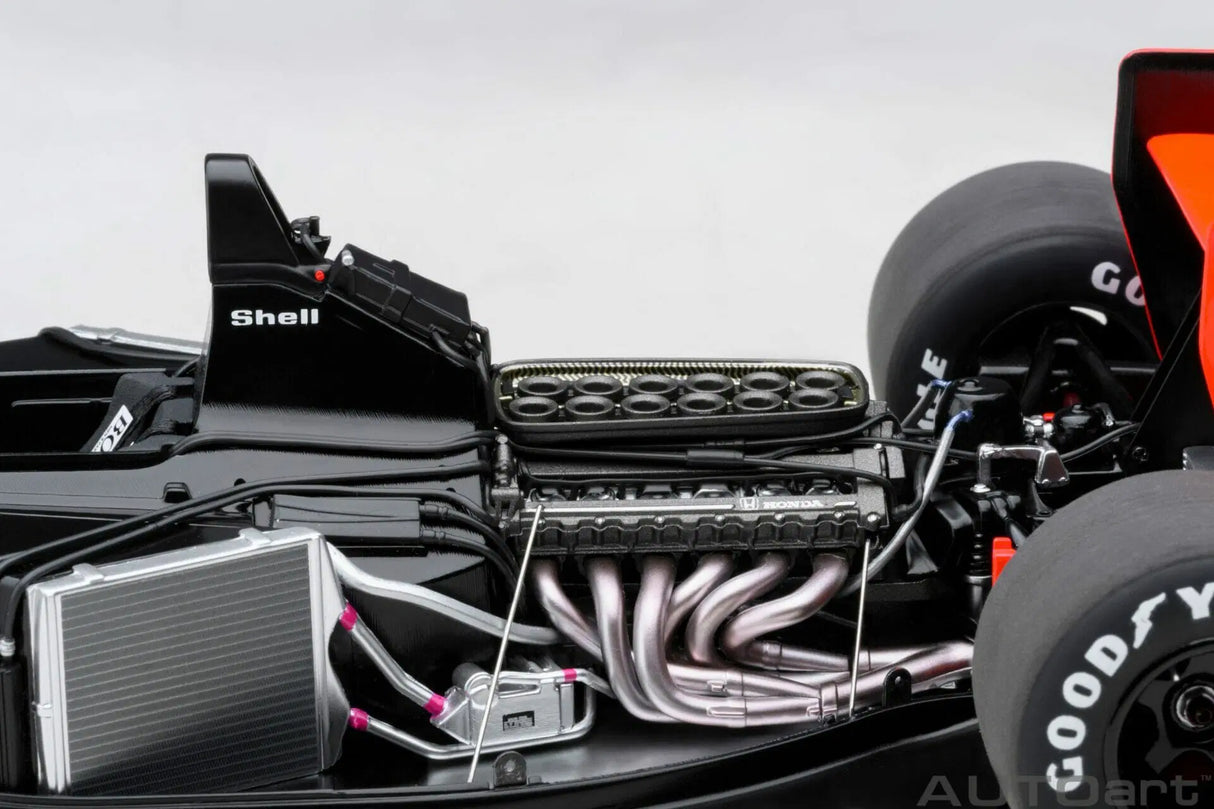 AUTOart 1:18 McLaren Honda MP4/6 Japanese GP 1991 A.SENNA #1 with McLaren Logo