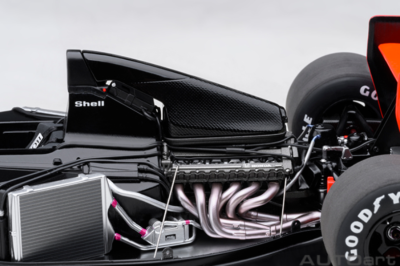 AUTOart 1:18 McLaren Honda MP4/6 Japanese GP 1991 A.SENNA #1