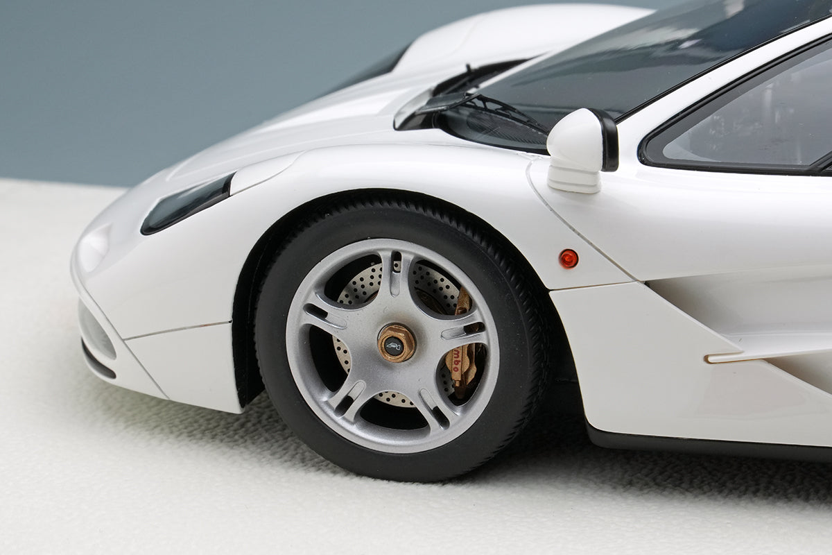 Make Up Co., Ltd / Eidolon 1:18 McLaren F1 Road Car 1994 in White