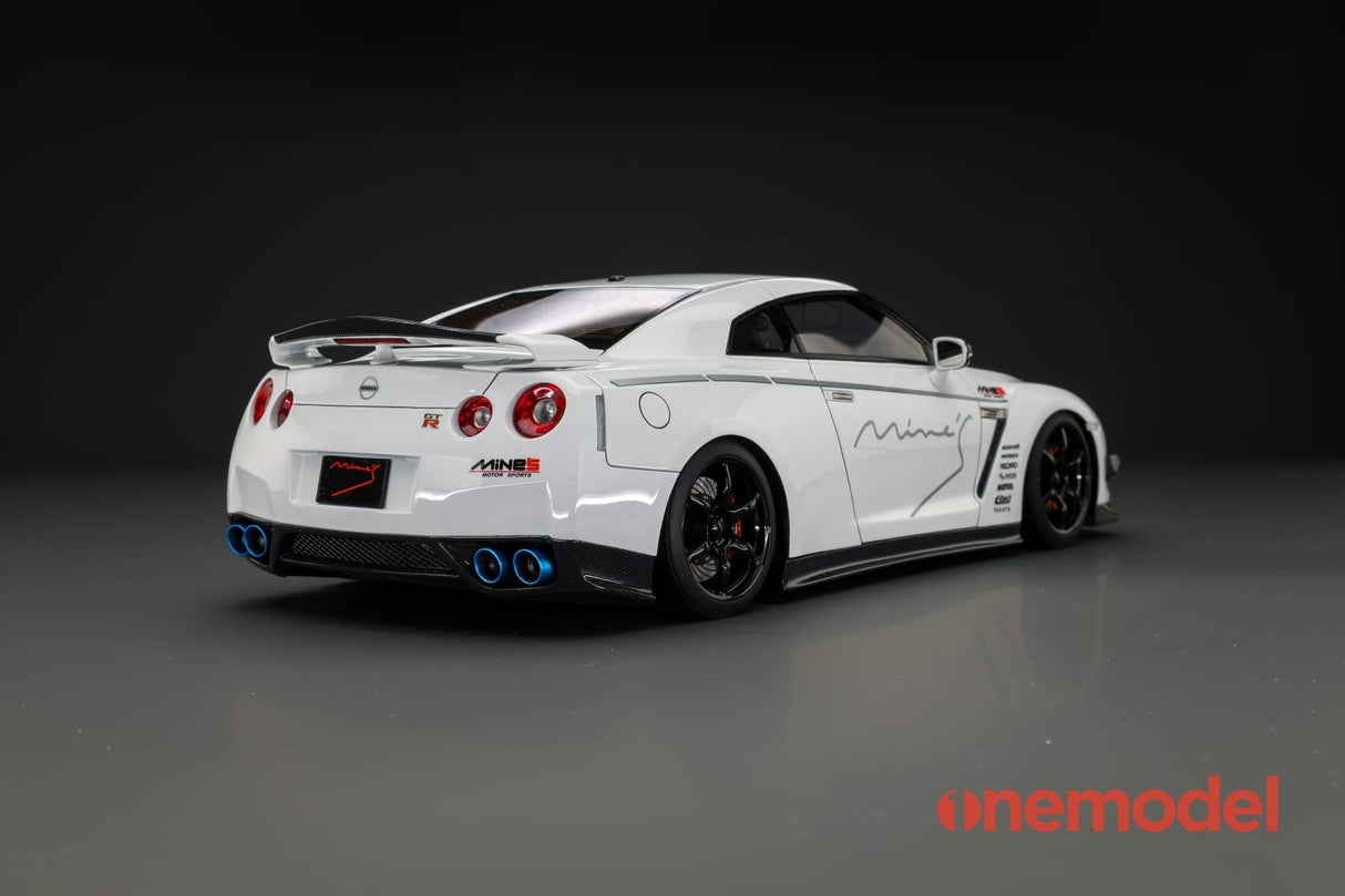 One Model 1:18 Nissan GT-R (R35) Mine's Version