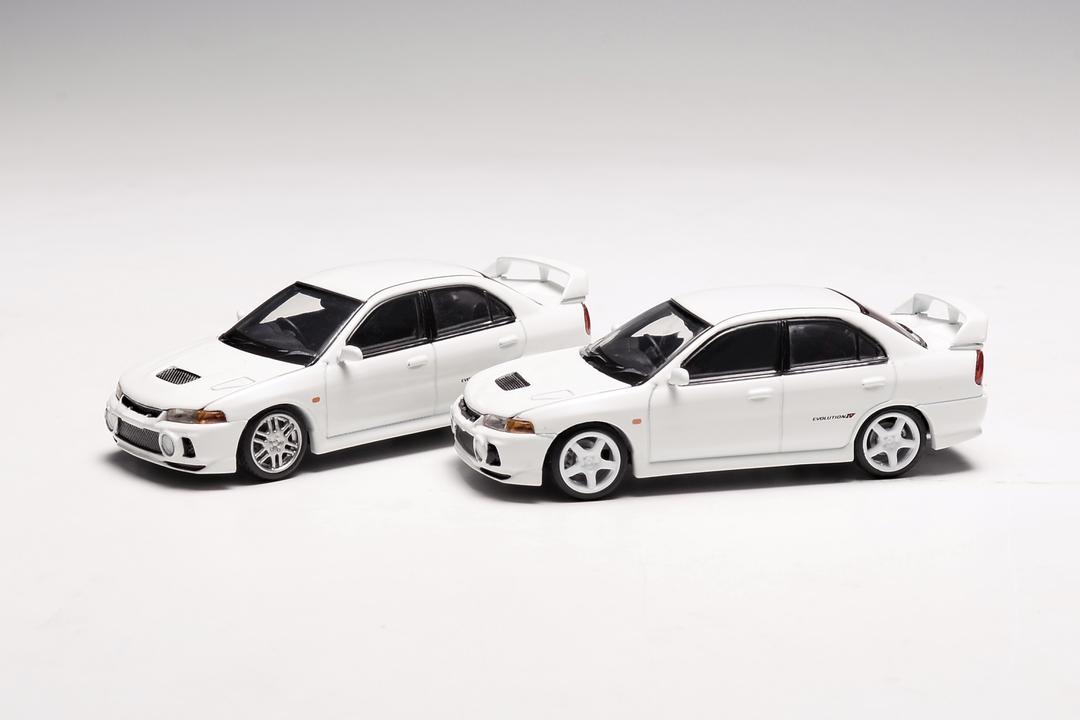 MotorHelix 1:64 Mitsubishi Lancer EVO IV in Scotia White