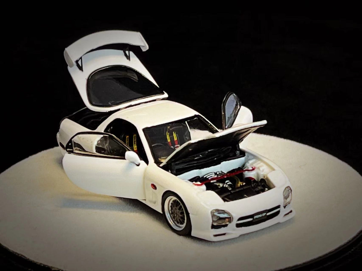 PGM Models 1:64 Mazda RX-7 (FD3S) in White Luxury Round Base Version