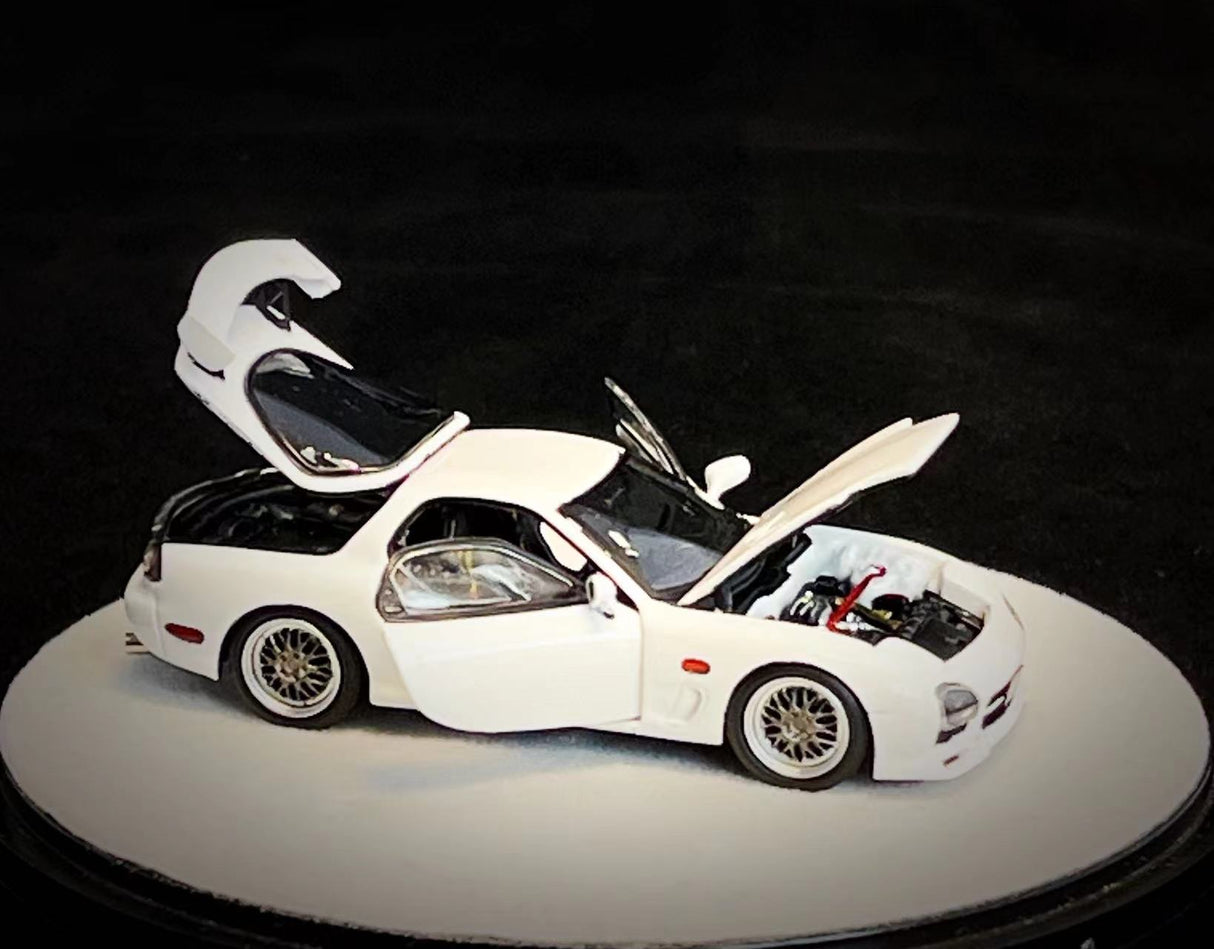 PGM Models 1:64 Mazda RX-7 (FD3S) in White Luxury Round Base Version