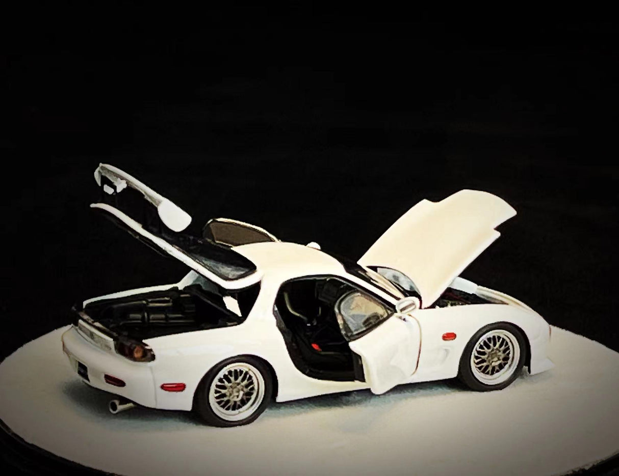 PGM Models 1:64 Mazda RX-7 (FD3S) in White Luxury Round Base Version