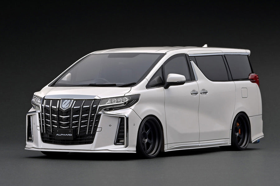 Ignition Model 1:18 Toyota Alphard (H30W) Executive Lounge S in Pearl White