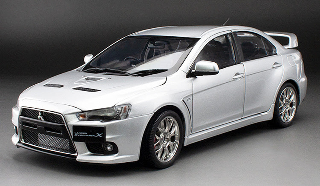 【18％OFF】 1:18 Star Sun Mitsubishi Silver Cool in X Evolution Lancer ミニカー