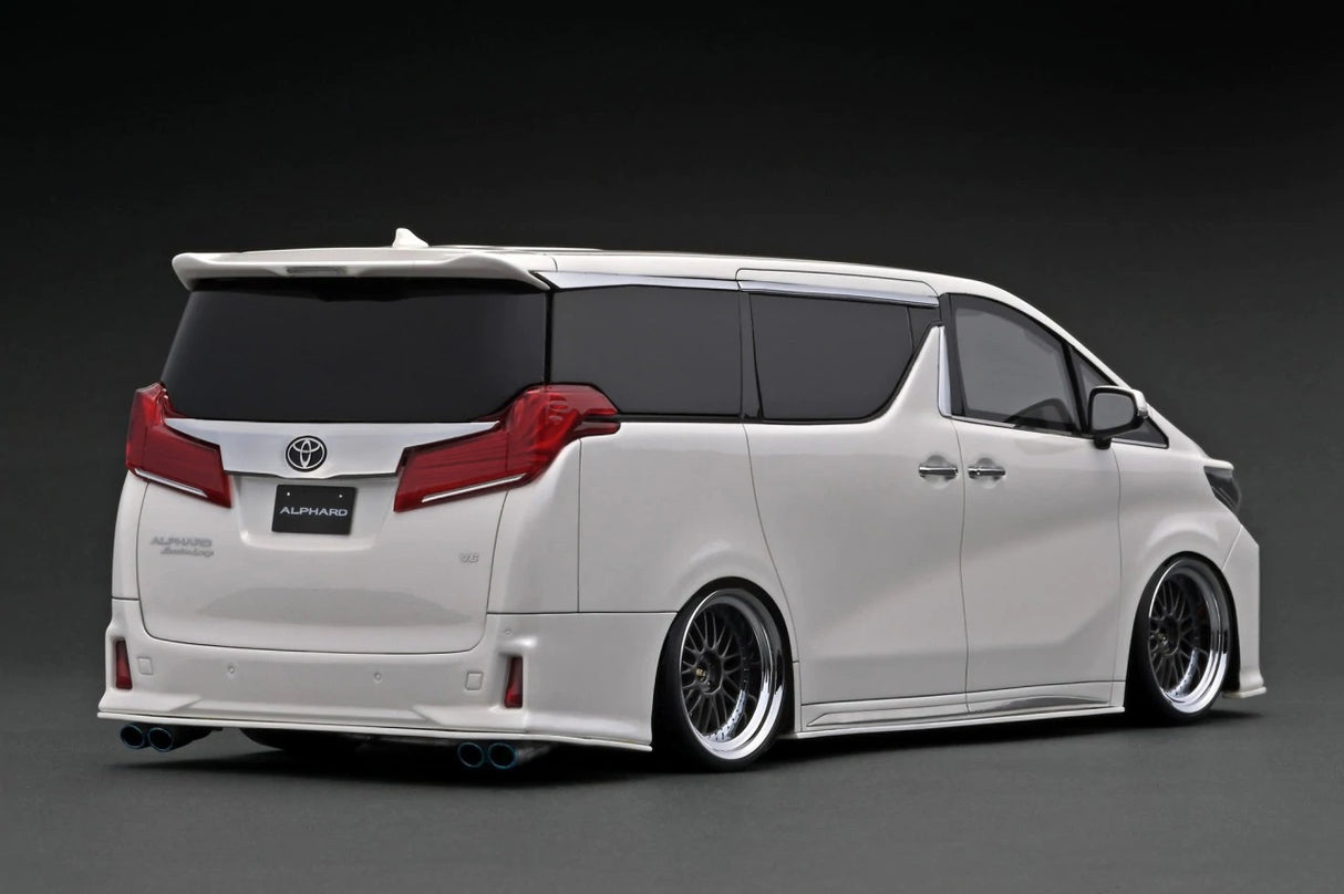 Ignition Model 1:18 Toyota Alphard (H30W) Executive Lounge S in Pearl White