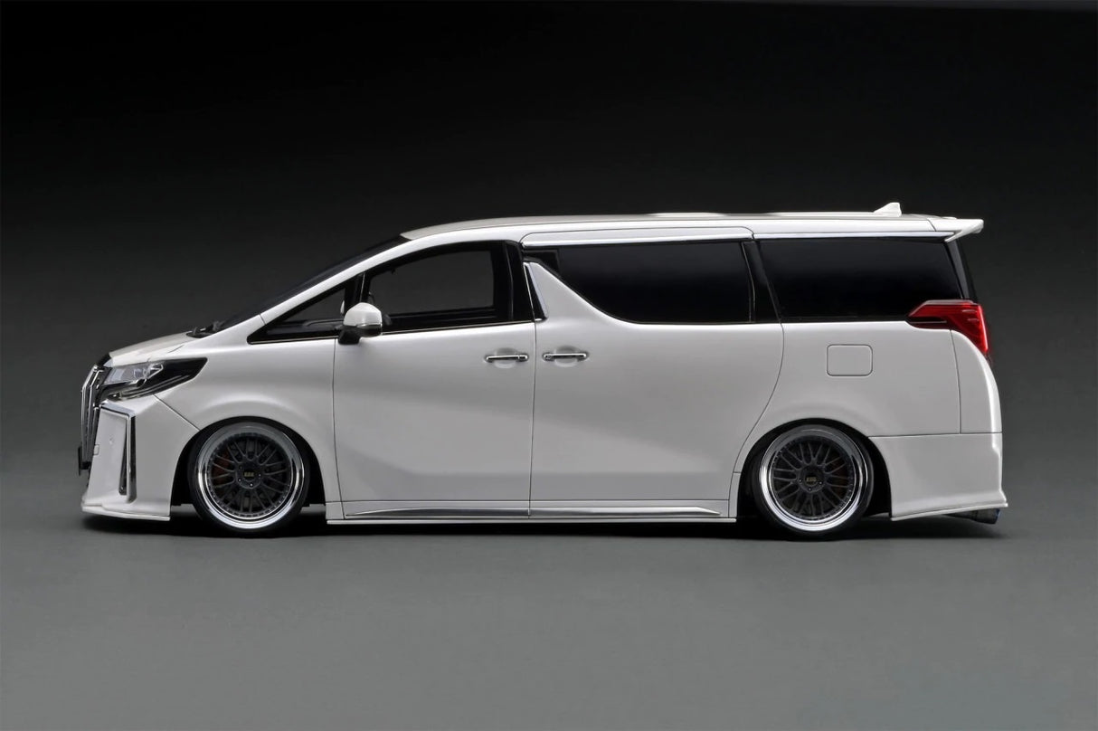 Ignition Model 1:18 Toyota Alphard (H30W) Executive Lounge S in Pearl White