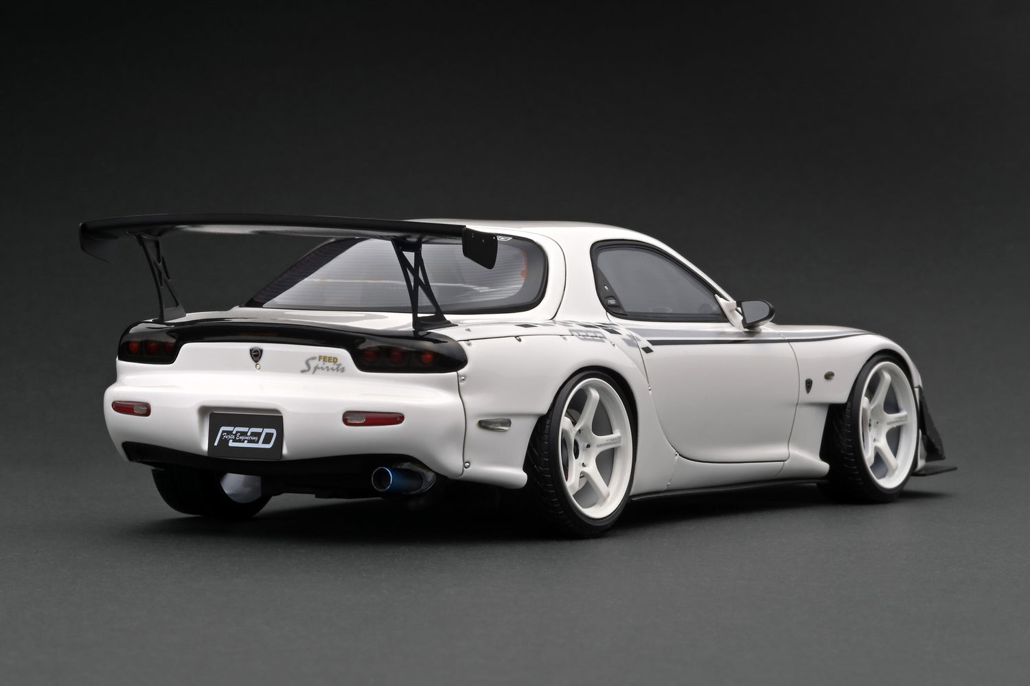 Ignition Model 1:43 Mazda RX7 (FD3S) FEED in White with Carbon Bonnet