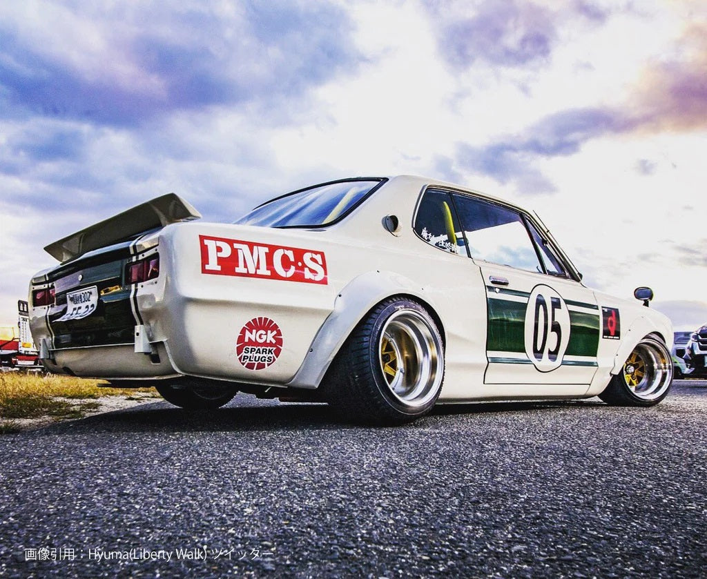 Ignition Model 1:18 Hakosuka 2Door LB-WORKS White / Green with Mr. Hyuma Kato Figure