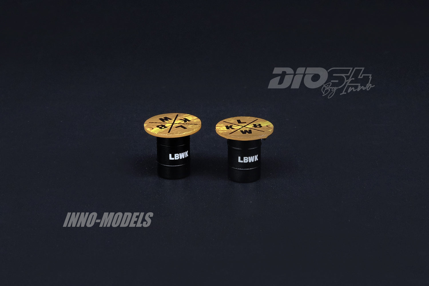 INNO Models 1:64 Liberty Walk Auto Salon Diorama Set with 1/64 Porsche 997 LBWK Chrome Finish and Figures