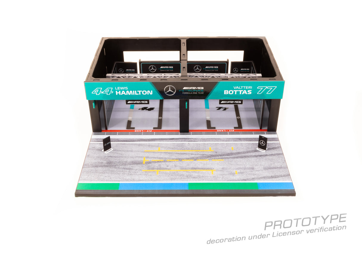 Tarmac Works 1:64 Pit Garage Diorama, Mercedes-AMG Petronas Formula One Team