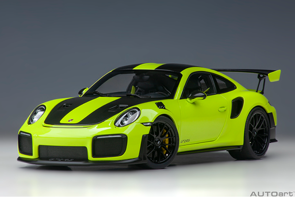AUTOart 1:18 Porsche 911 (991.2) GT2 RS Weissach Package in Acid Green