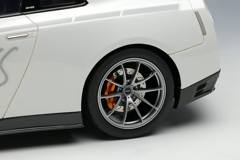 Make Up Co., Ltd / Eidolon 1:18 Nissan Skyline GT-R (2021
