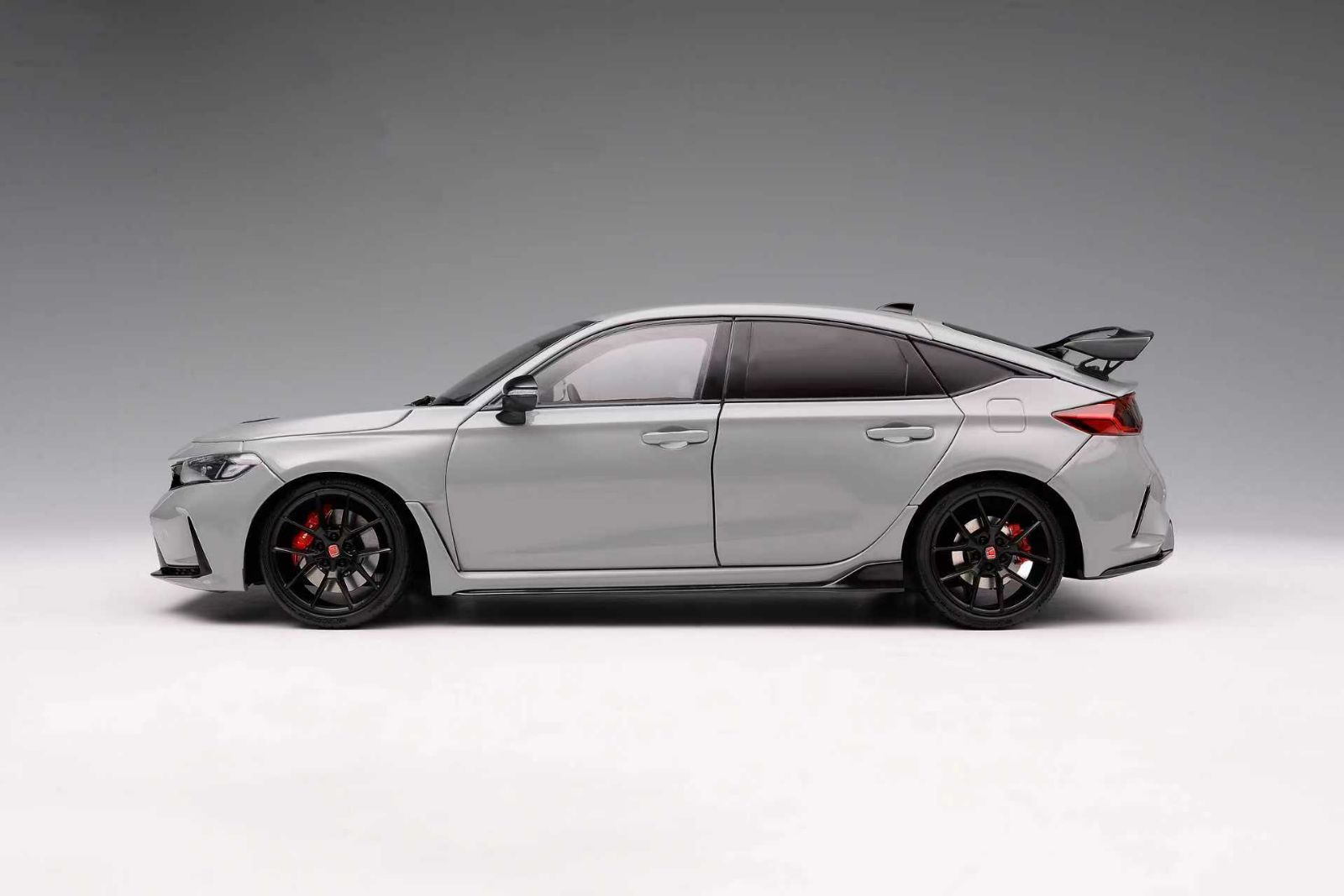 MotorHelix 1:18 Honda Civic Type-R (FL5) Sonic Grey Pearl