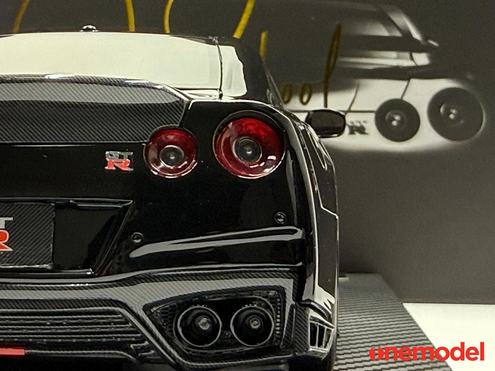 One Model 1:18 Nissan GT-R R35 Custom Edition in Glossy Black