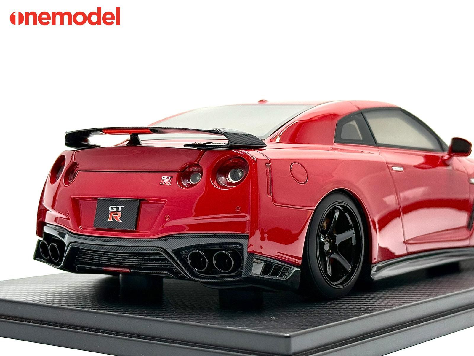 One Model 1:18 Nissan GT-R R35 Custom Edition in Passion Red