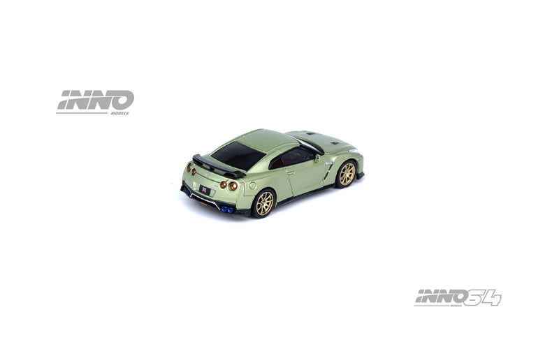 INNO64 1:64 Nissan GT-R (R35) in Millennium Jade