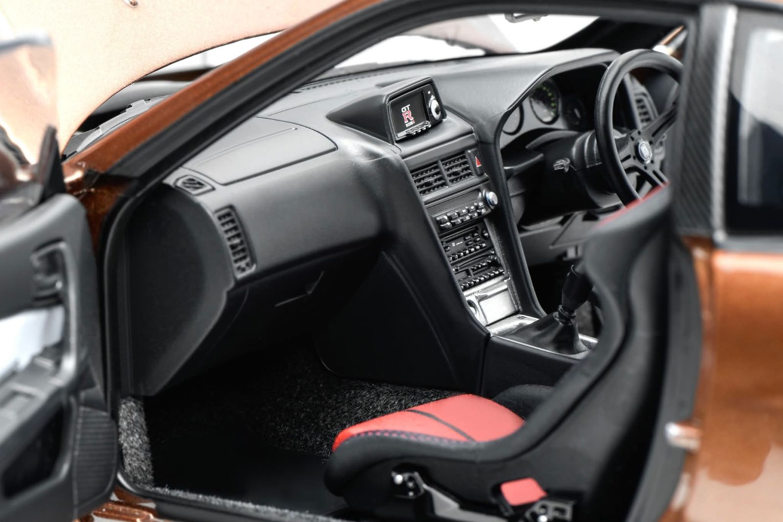 MotorHelix 1:18 Nissan Skyline GT-R (R34) Customized Version