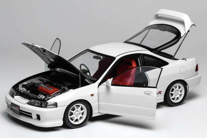 MotorHelix 1:18 Honda Integra DC2 Type-R (Pre-Facelift) in Championship White