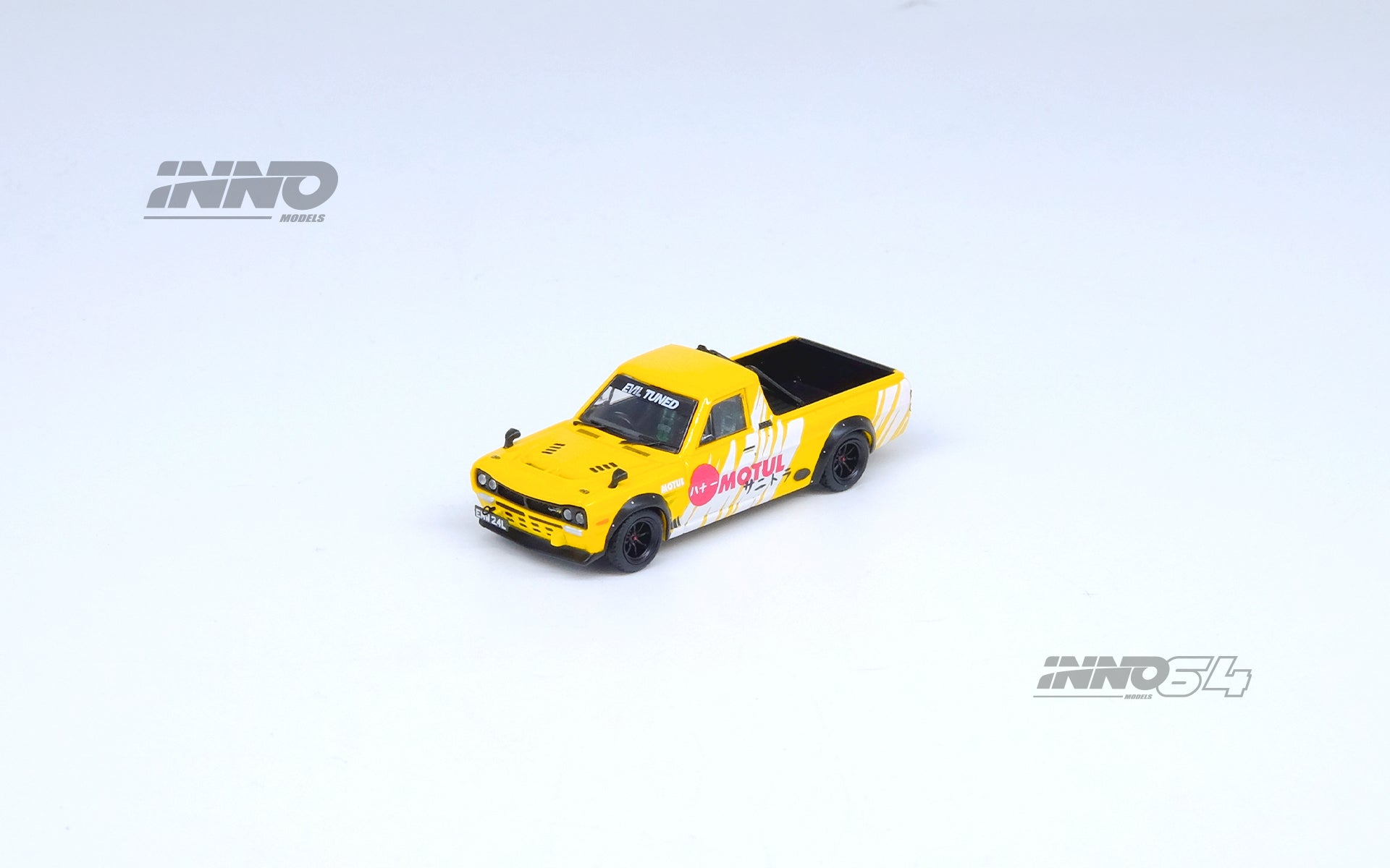INNO64 1/64 Nissan Hakotora Pick Up Truck 