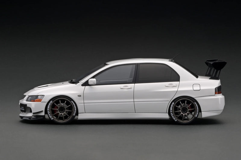 Ignition Model 1:18 Mitsubishi Lancer Evolution IX (CT9A) in White with 4G63 MIVEC Engine