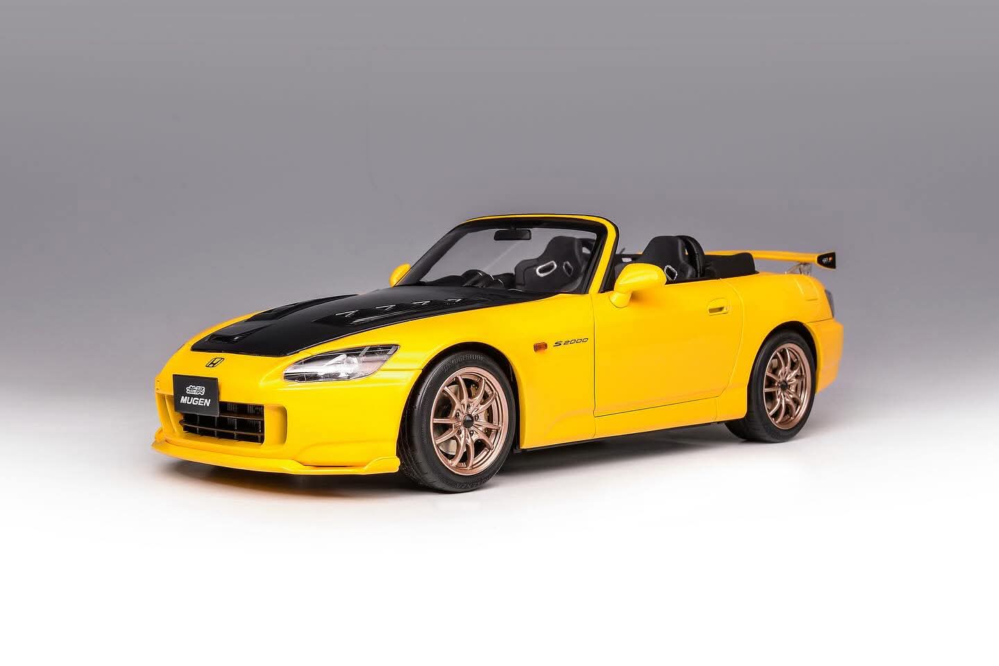 Ignition Model 1:18 Datsun Fairlady 2000 (SR311) in Light Blue