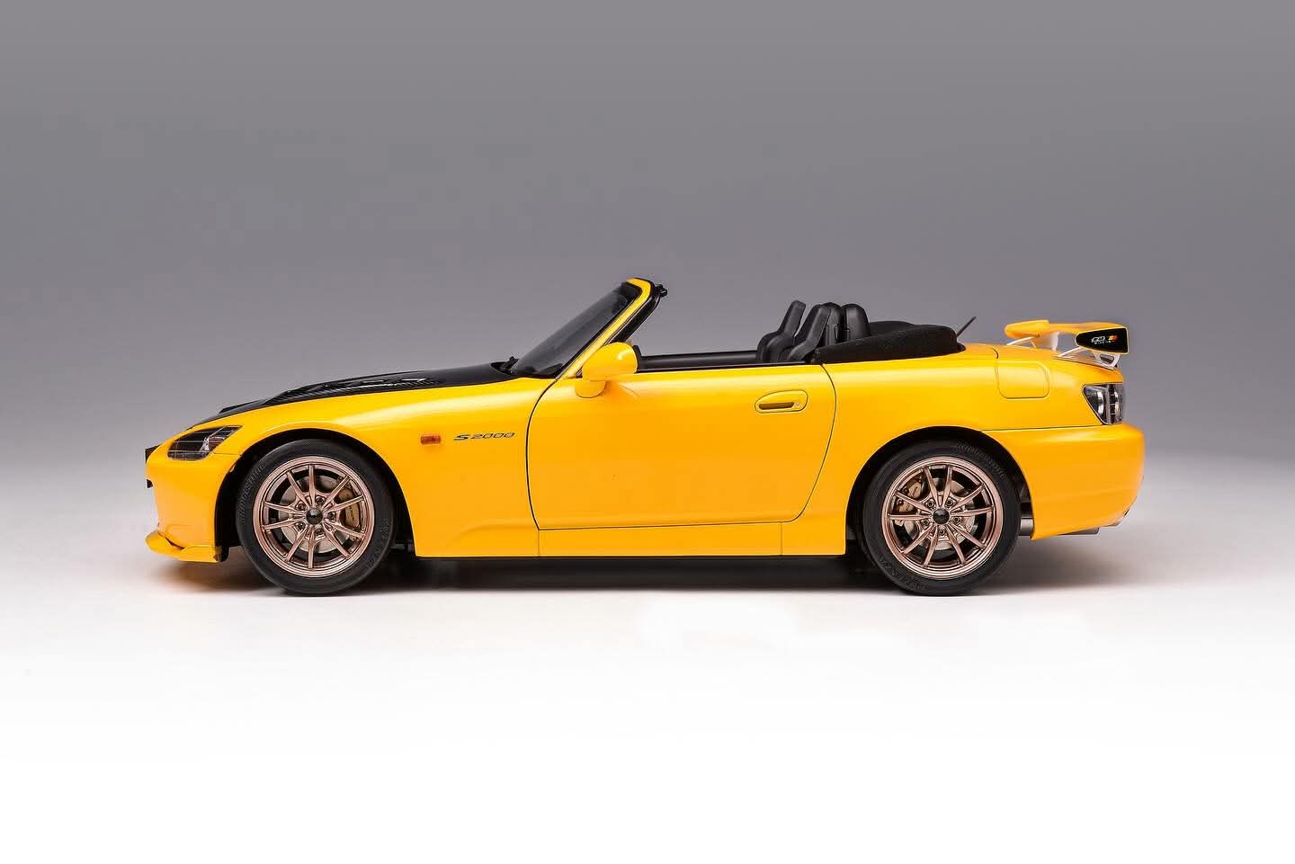 MotorHelix 1/18 Honda S2000 (AP2) MUGEN in New Indy Yellow Pearl