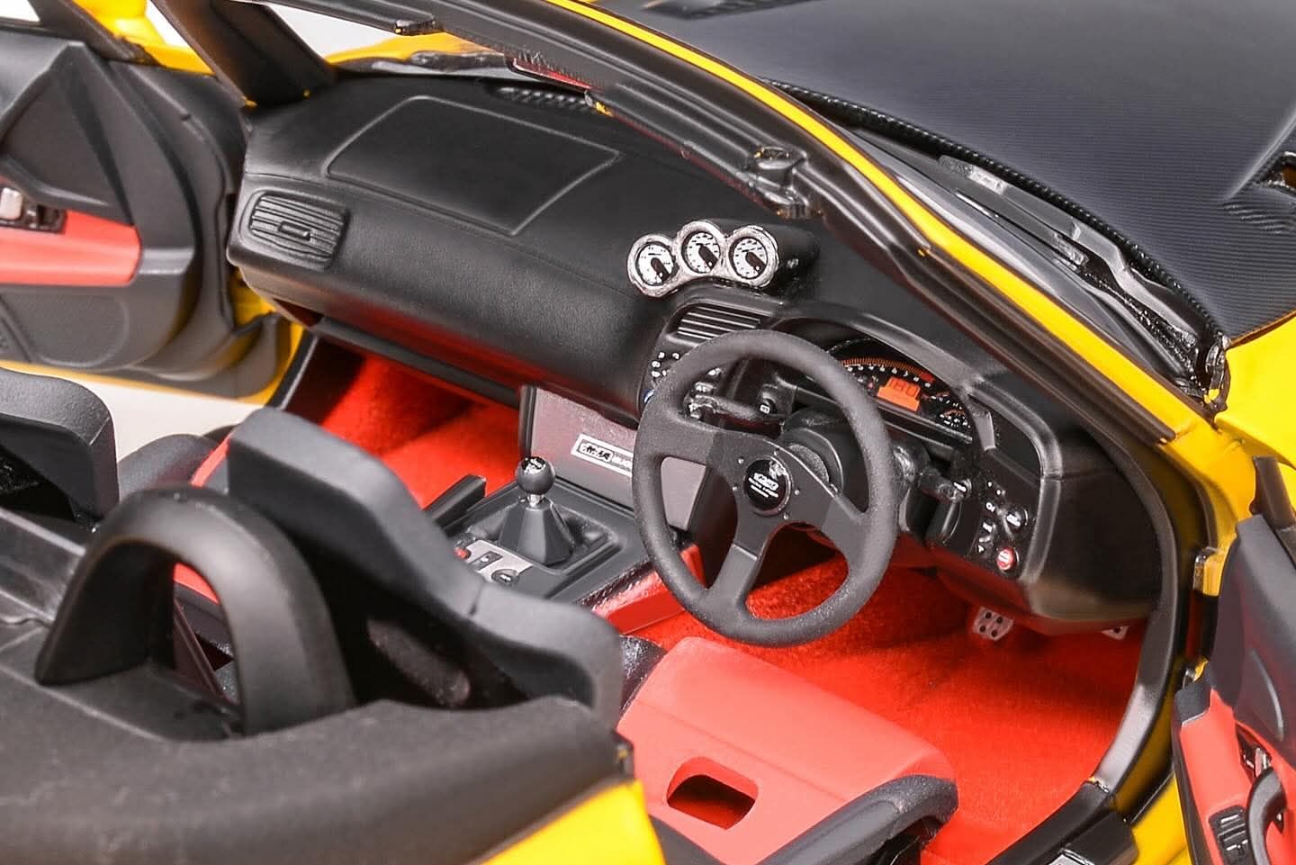 MotorHelix 1/18 Honda S2000 (AP2) MUGEN in New Indy Yellow Pearl