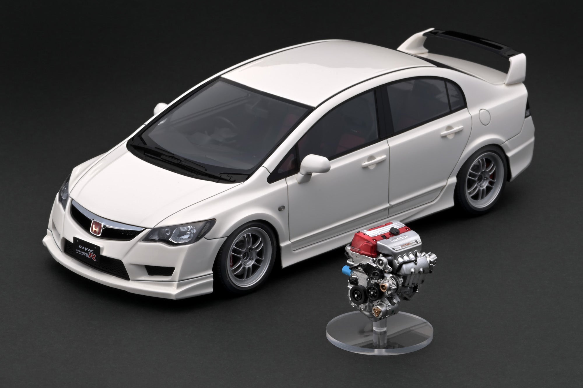 Ignition Model 1:18 Honda Civic (FD2) Type-R in White with Engine Disp