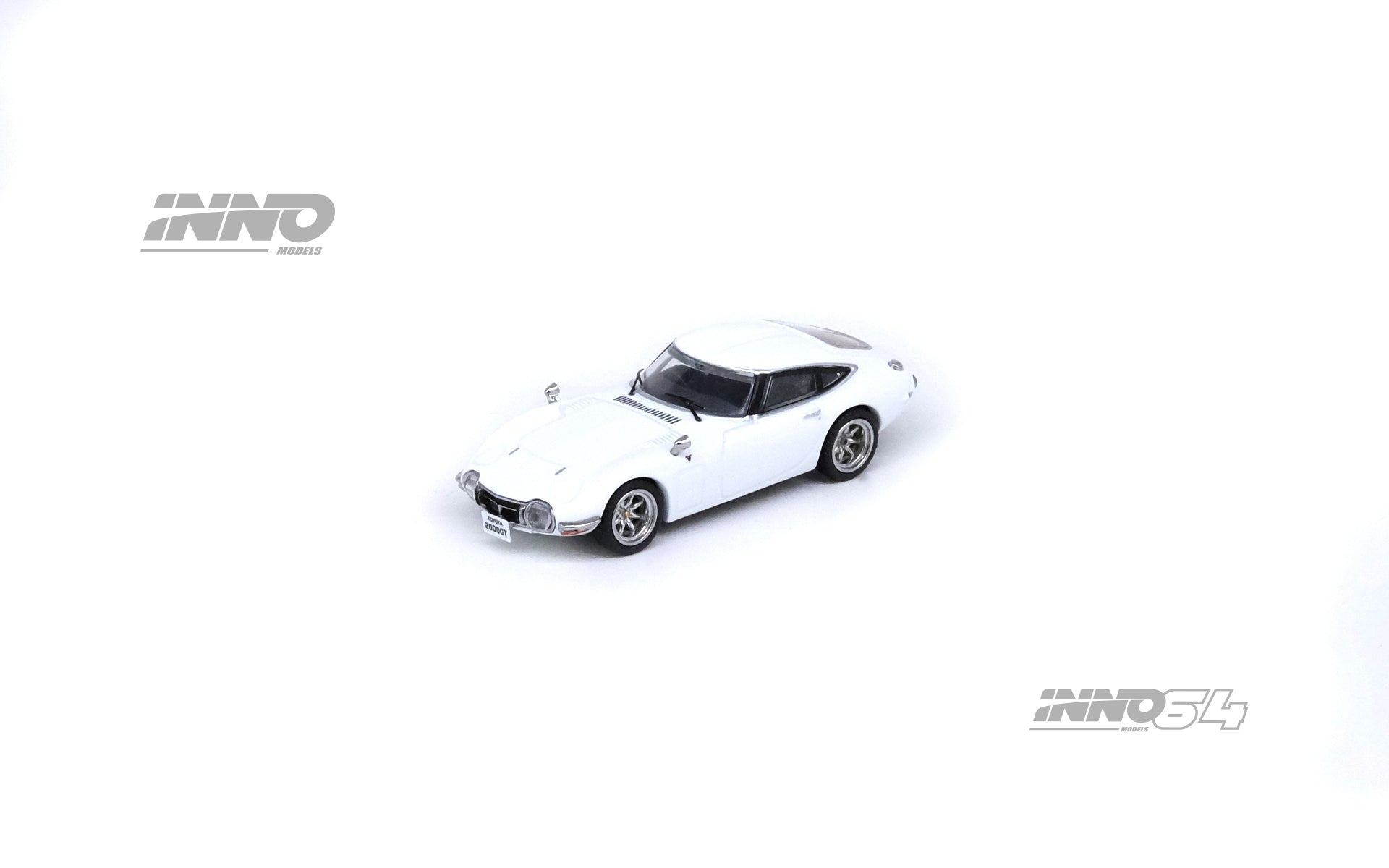 INNO64 1:64 Toyota 2000GT in Pegasus White | Collectible