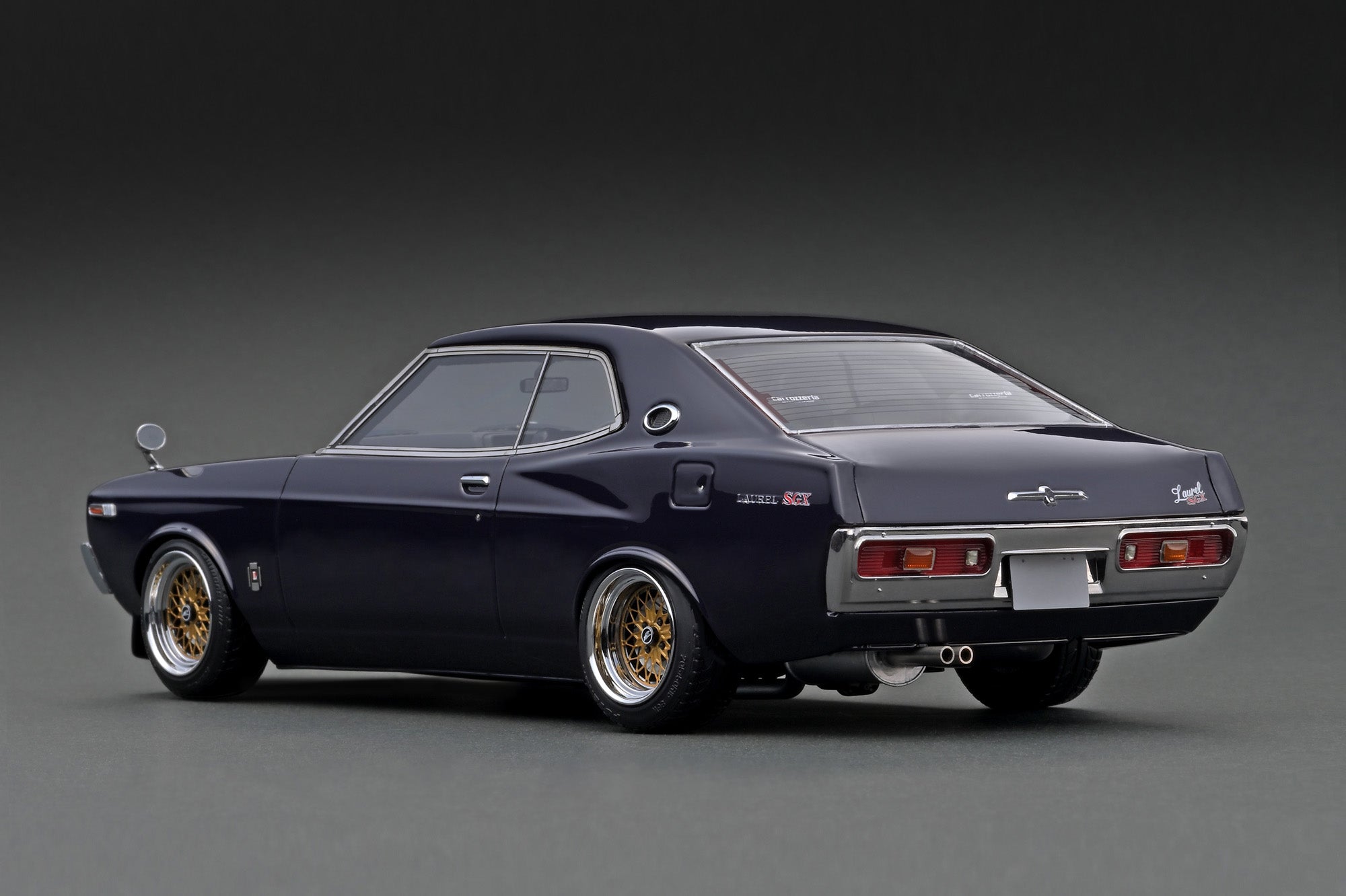 Ignition Model 1:18 Nissan Laurel 2000SGX (C130) Purple