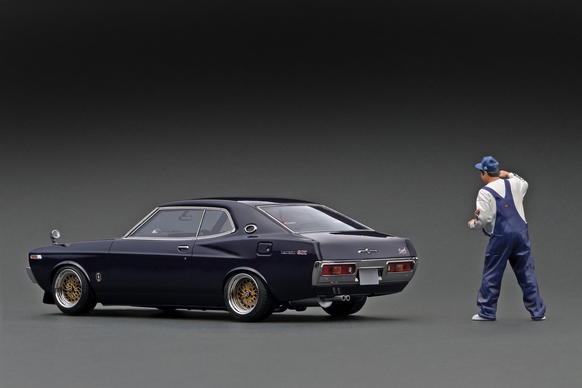 ミニカー1/18 ignition Lourel 2000 SGX No.235 1/18 Ignition Model Nissan Laurel 2000SGX (C130) Purple