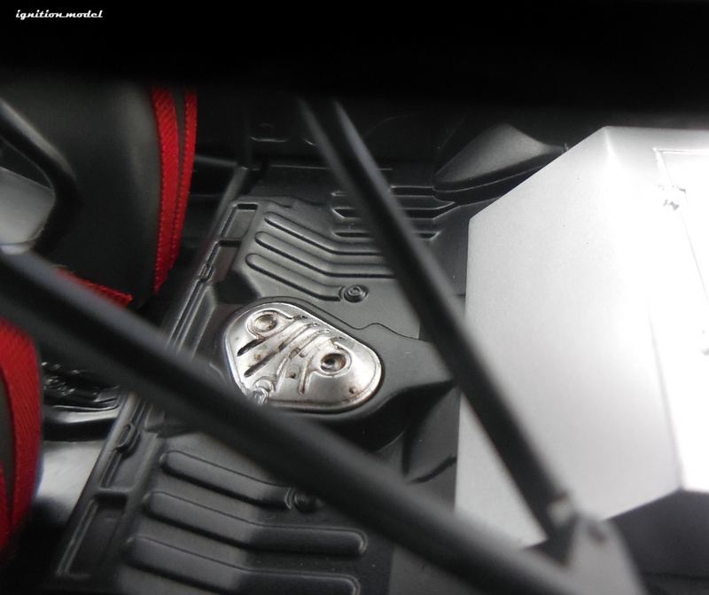 *PREORDER* Ignition Model 1:18 Honda Civic (EG6) in Black / Red