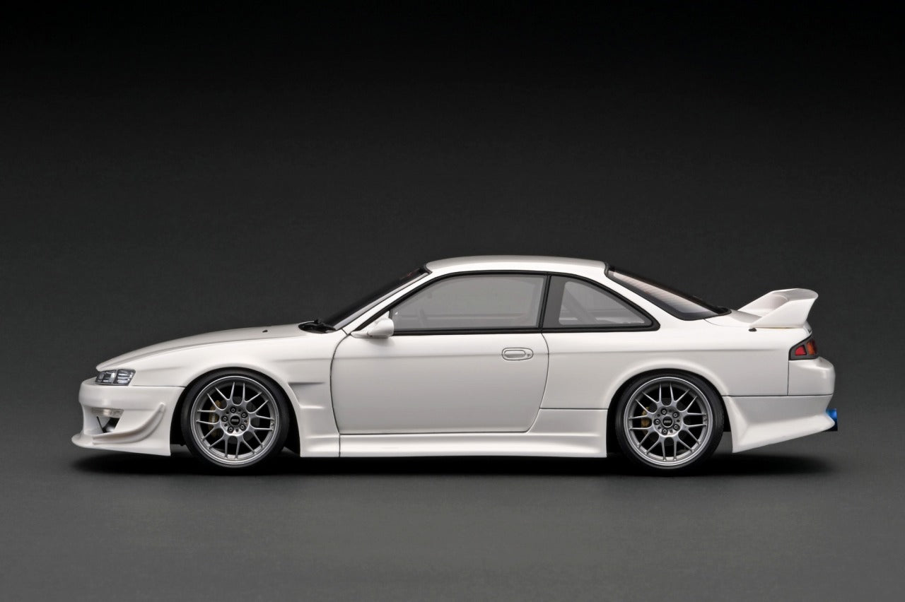 ミニカー 1/18 VERTEX S14 Silvia with Engine Ignition Model 1:18 Nissan Silvia (S14) VERTEX in Red