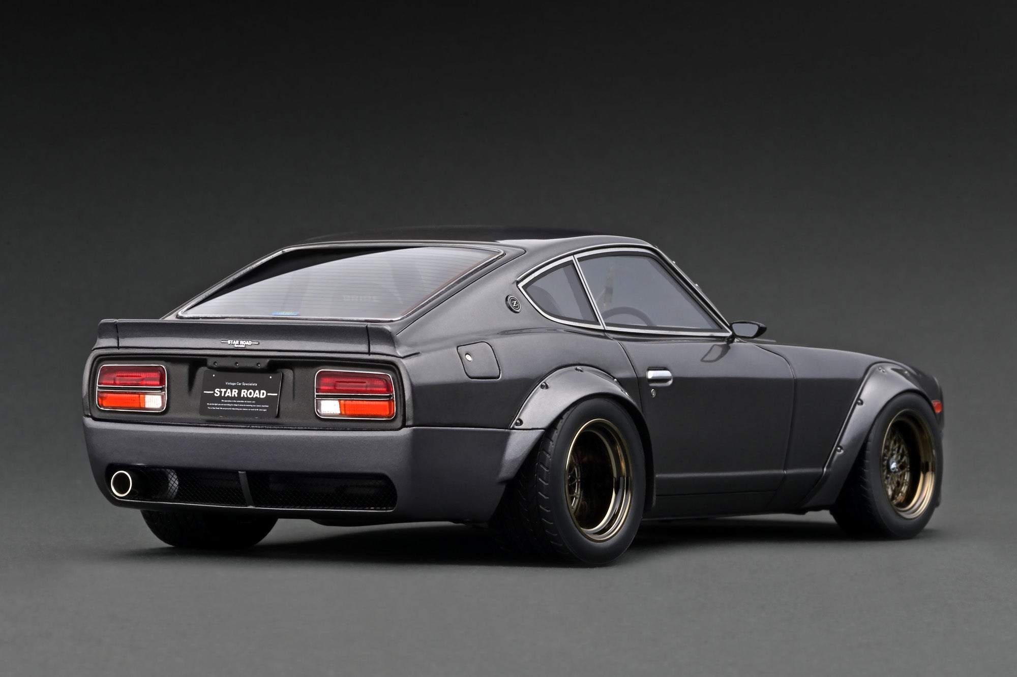 STAR ROAD Z カスタムカー 1/18 Ignition Model 1:18 Nissan Fairlady Z (S30) STAR ROAD in Gun