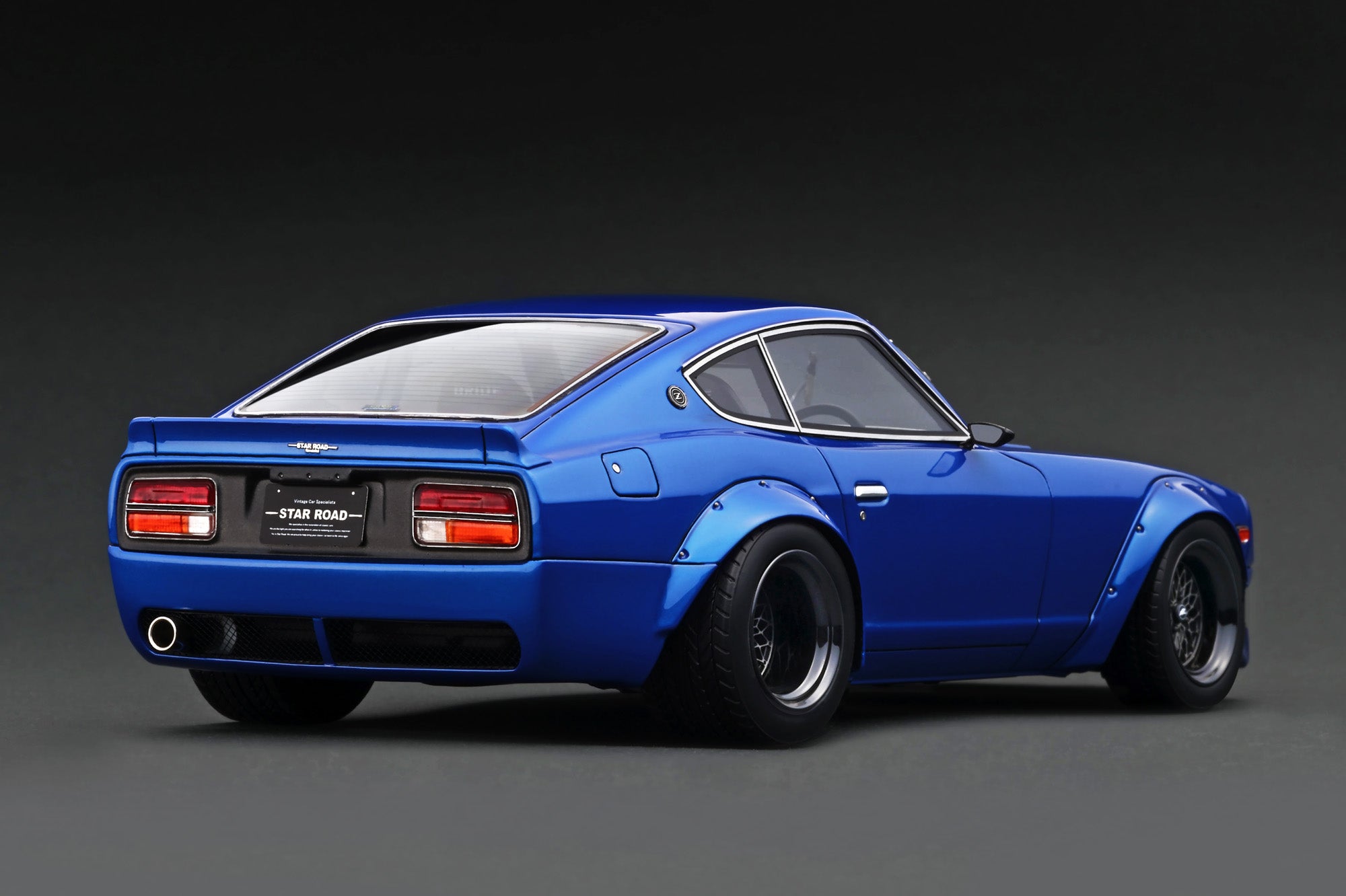 2025年春の (S30) Z Fairlady Nissan 1:18 Model Ignition STAR in ROAD ミニカー
