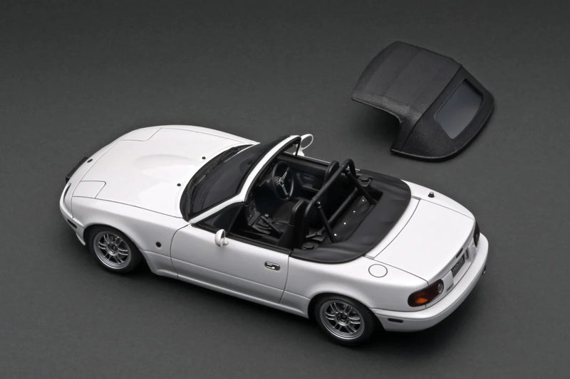 Ignition Model 1:18 Mazda EUNOS Roadster (NA) in White