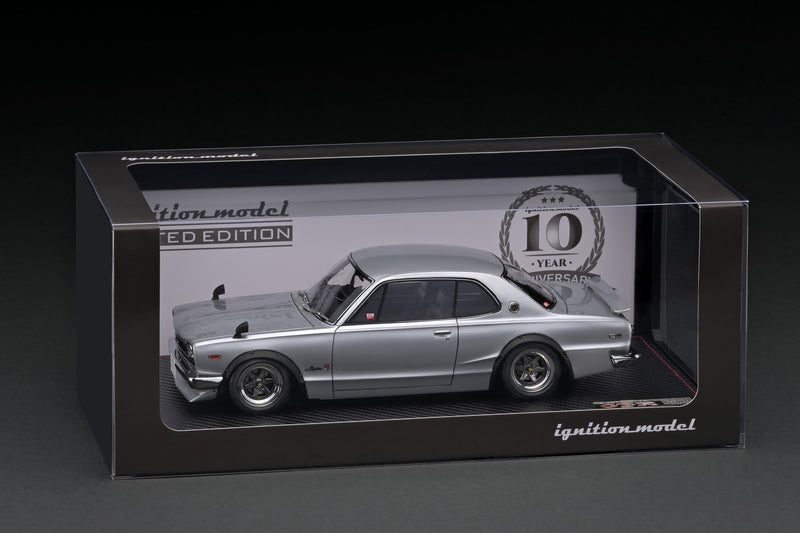 *PREORDER* Ignition Model 1:18 Nissan Skyline 2000 GT-R (KPGC10) in Silver with S20 Engine Display