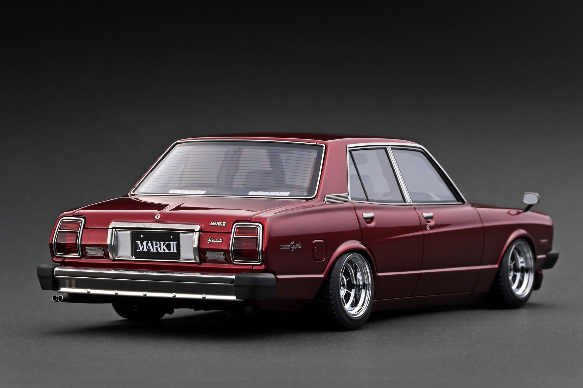 Ignition Model 1:18 Toyota Mark II Sedan Grande (MX41) in